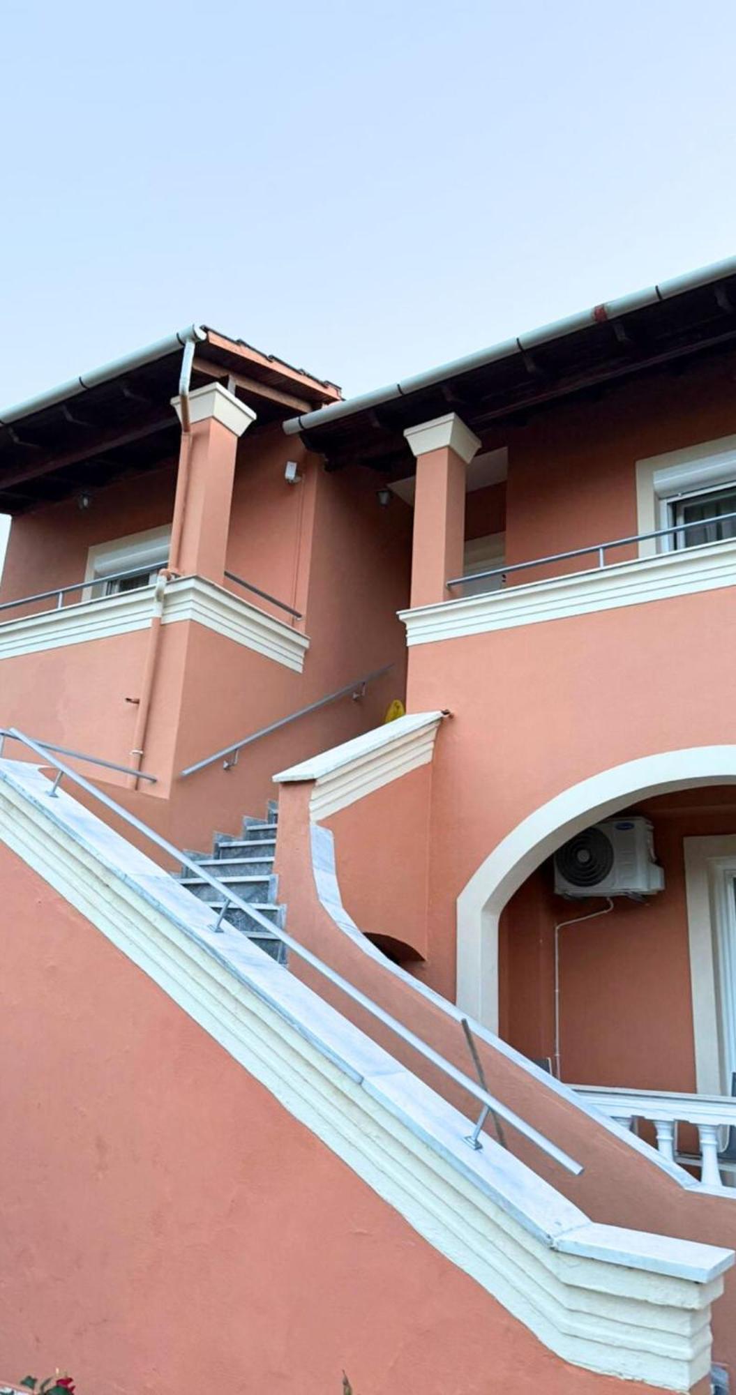 Georgia'S Apartments, Ipsos - Complex S Luaran gambar